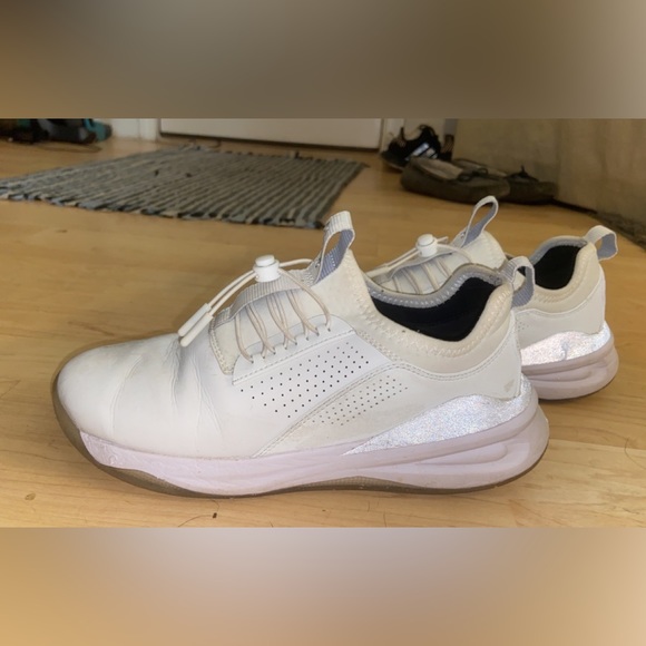 Clove nursing shoes. Size 8.5. Worn, but in good condition! Will wash! - Picture 4 of 4